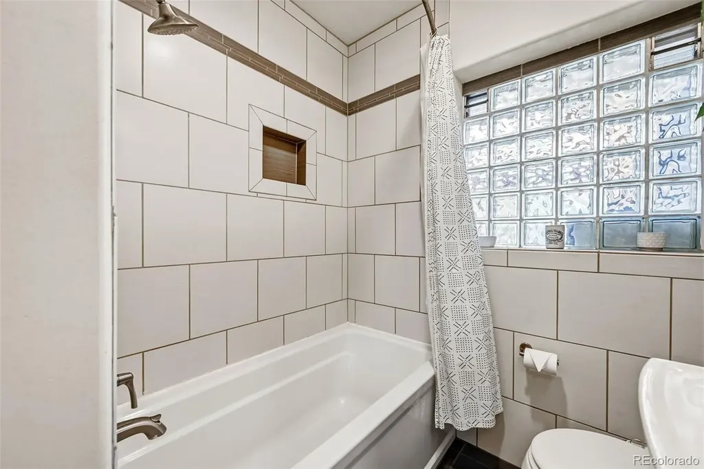 5075 W Moncrieff Place Denver CO 80212