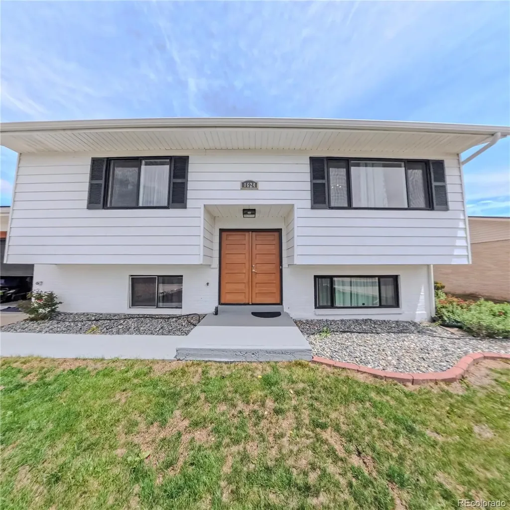 1624 Longbranch Street Strasburg CO 80136