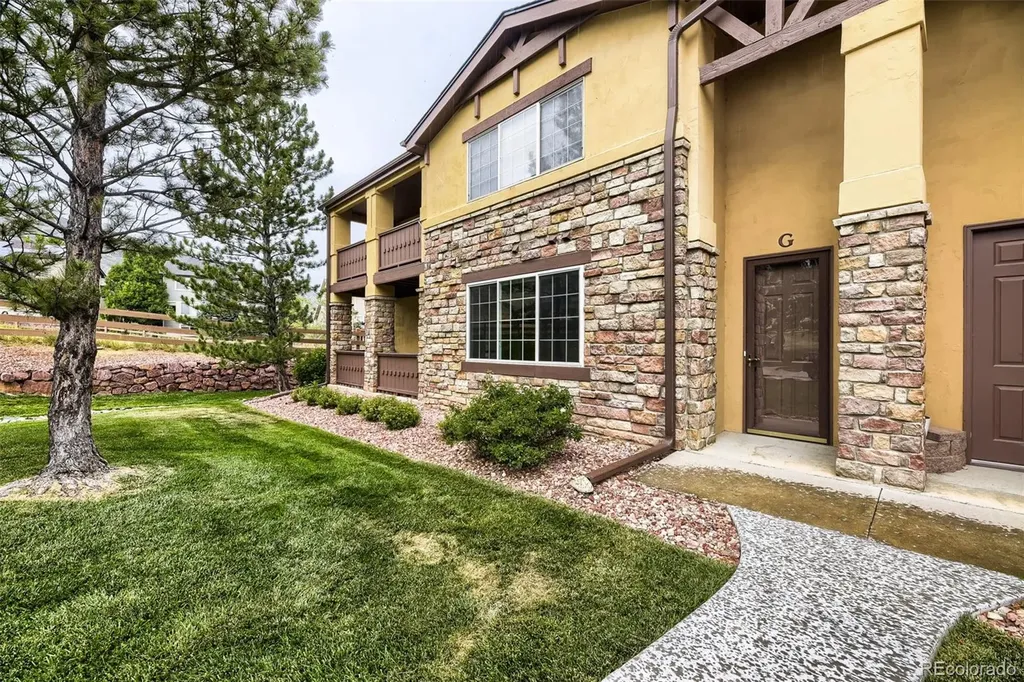 9856 W Freiburg Drive Littleton CO 80127