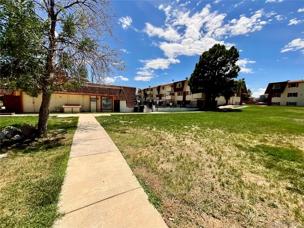 10211 Ura Lane Denver CO 80260