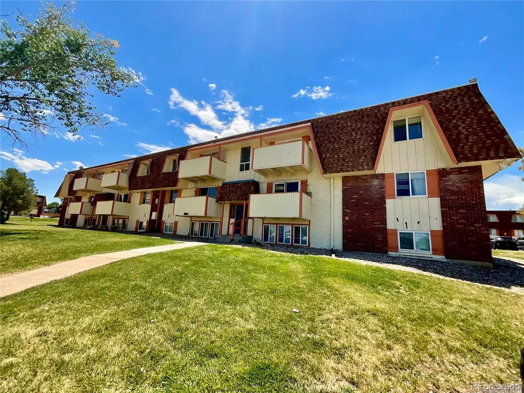 10211 Ura Lane Denver CO 80260