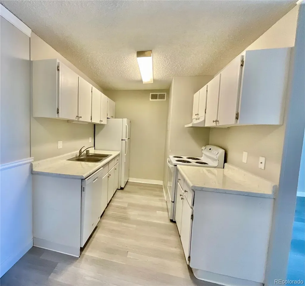 10211 Ura Lane Denver CO 80260
