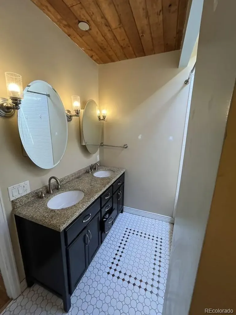 3921 S Acoma Street Englewood CO 80110