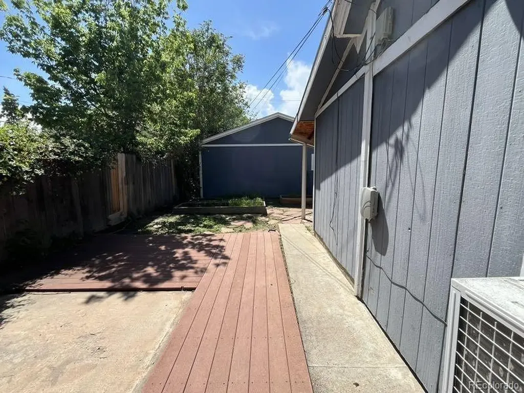 3921 S Acoma Street Englewood CO 80110