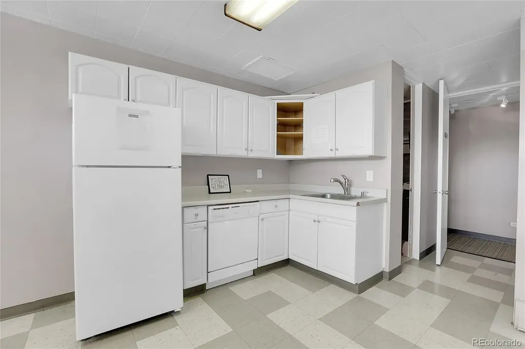 4411 E Kentucky Avenue Glendale CO 80246