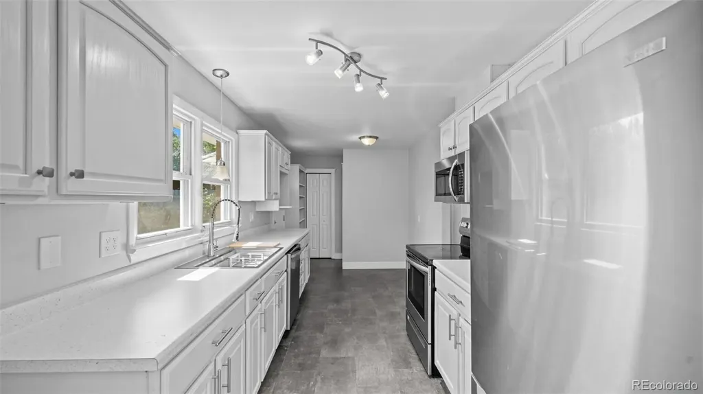 10 El Sereno Drive Colorado Springs CO 80906