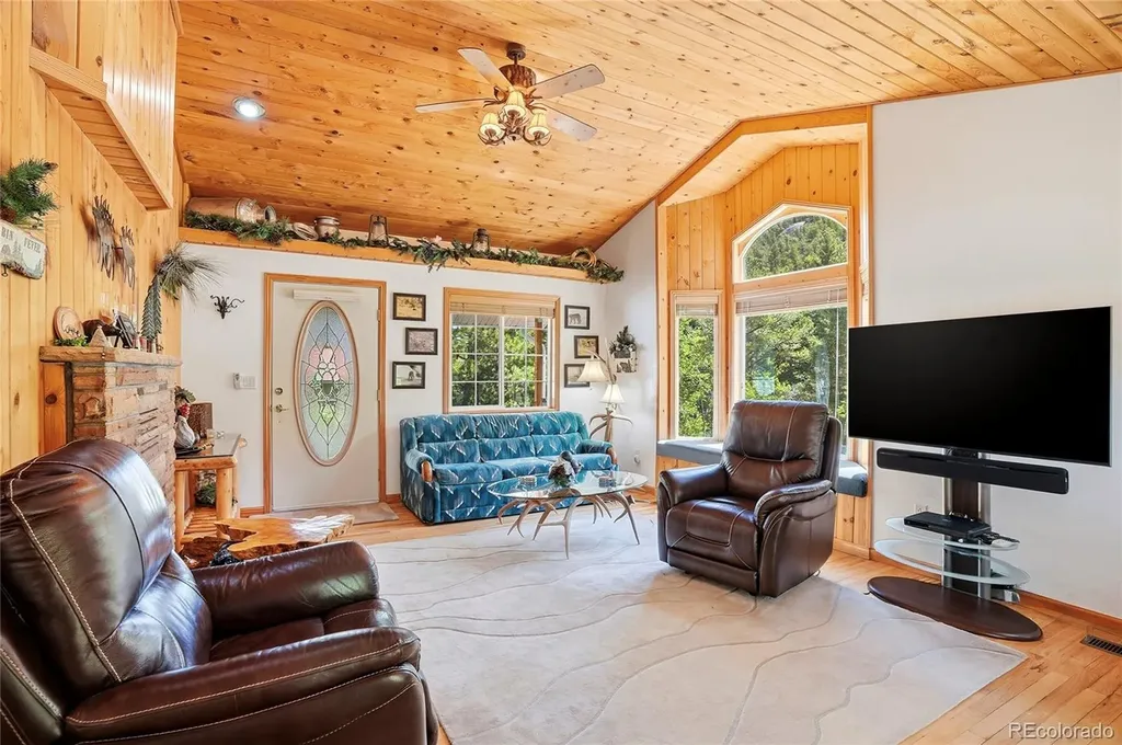2772 Riverside Drive Lyons CO 80540