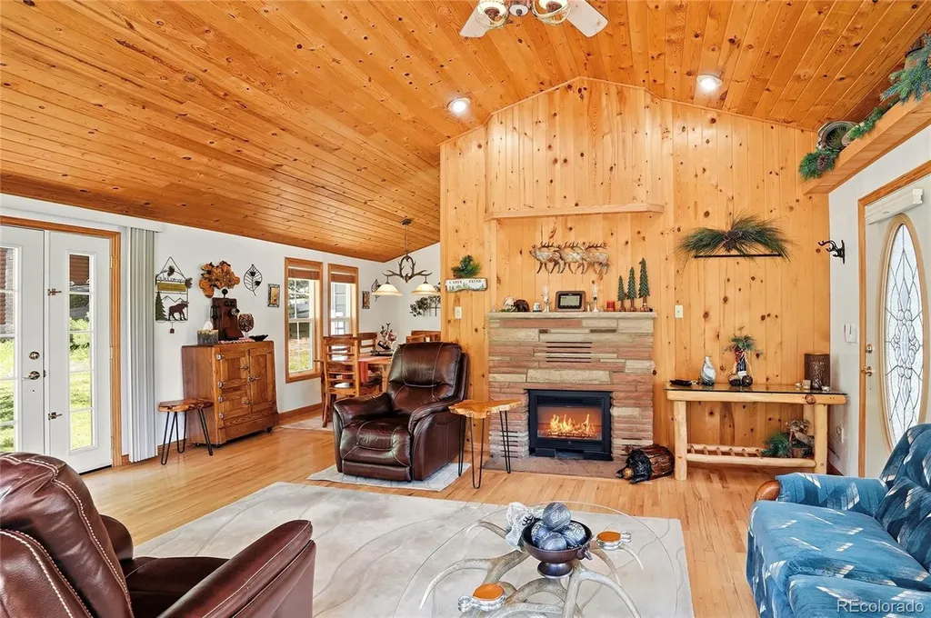 2772 Riverside Drive Lyons CO 80540