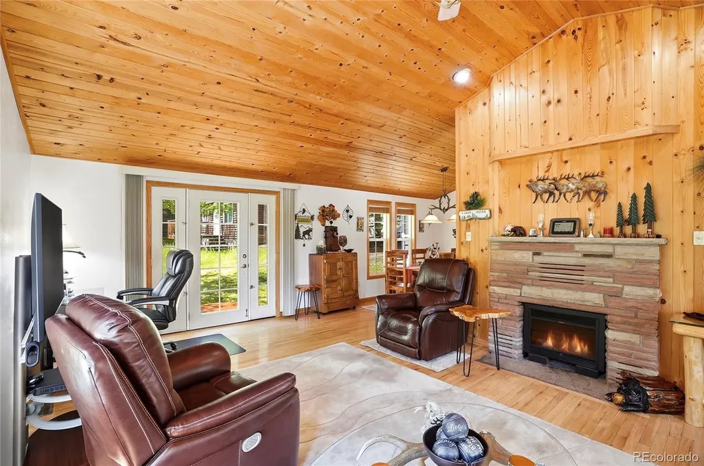 2772 Riverside Drive Lyons CO 80540