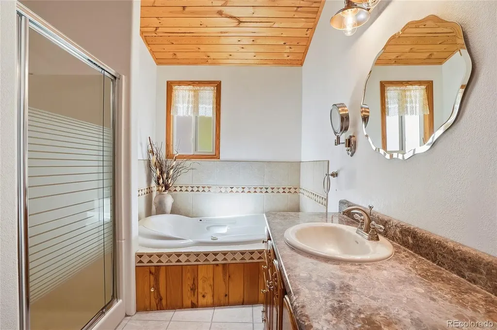 2772 Riverside Drive Lyons CO 80540