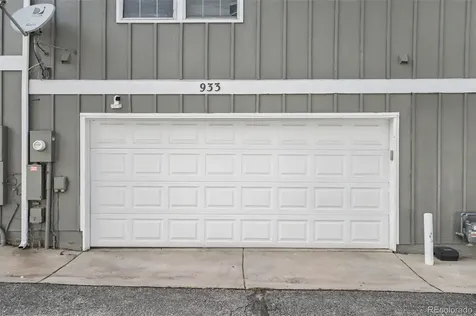933 S Evanston Circle Aurora CO 80012