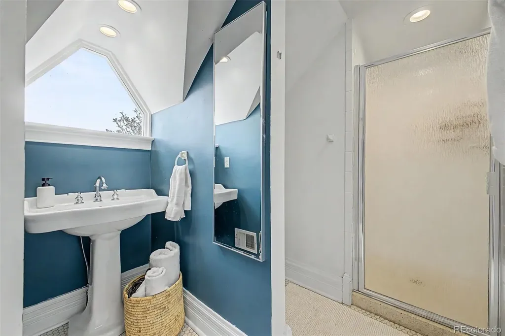 2504 Glenarm Place Denver CO 80205
