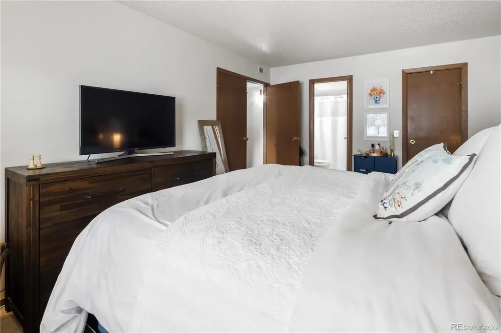 907 S Yampa Street Aurora CO 80017
