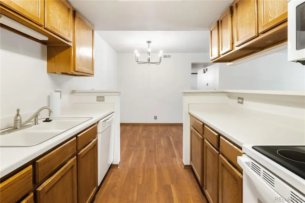 907 S Yampa Street Aurora CO 80017