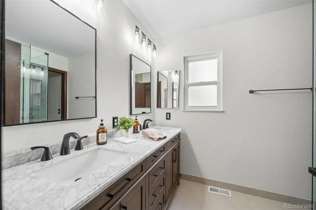 3702 S Mission Parkway Aurora CO 80013