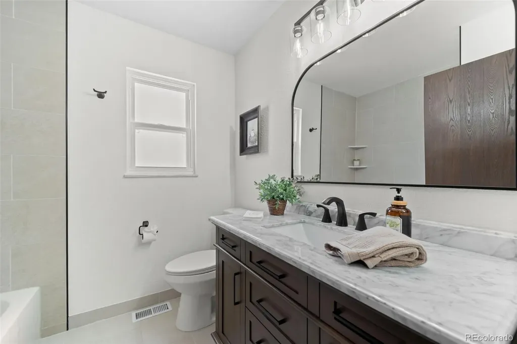 3702 S Mission Parkway Aurora CO 80013
