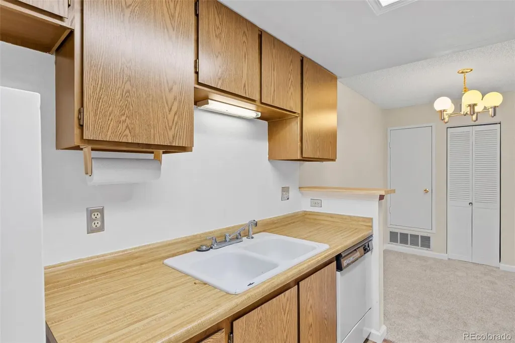 921 Walden Street Aurora CO 80017