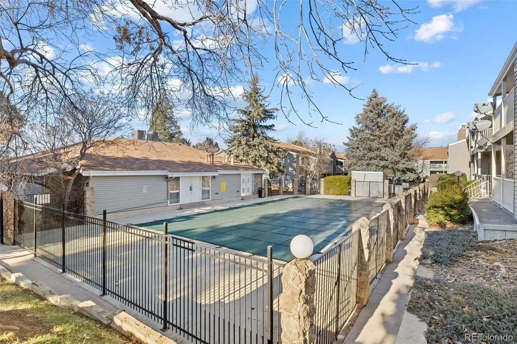 921 Walden Street Aurora CO 80017