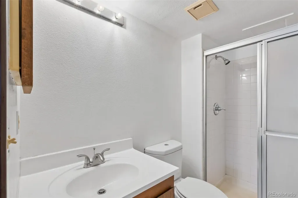 921 Walden Street Aurora CO 80017