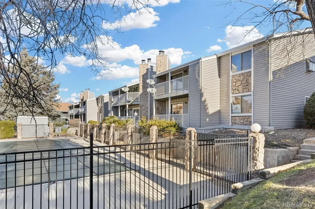 921 Walden Street Aurora CO 80017