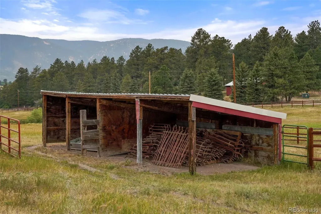 9610 S Perry Park Road Larkspur CO 80118