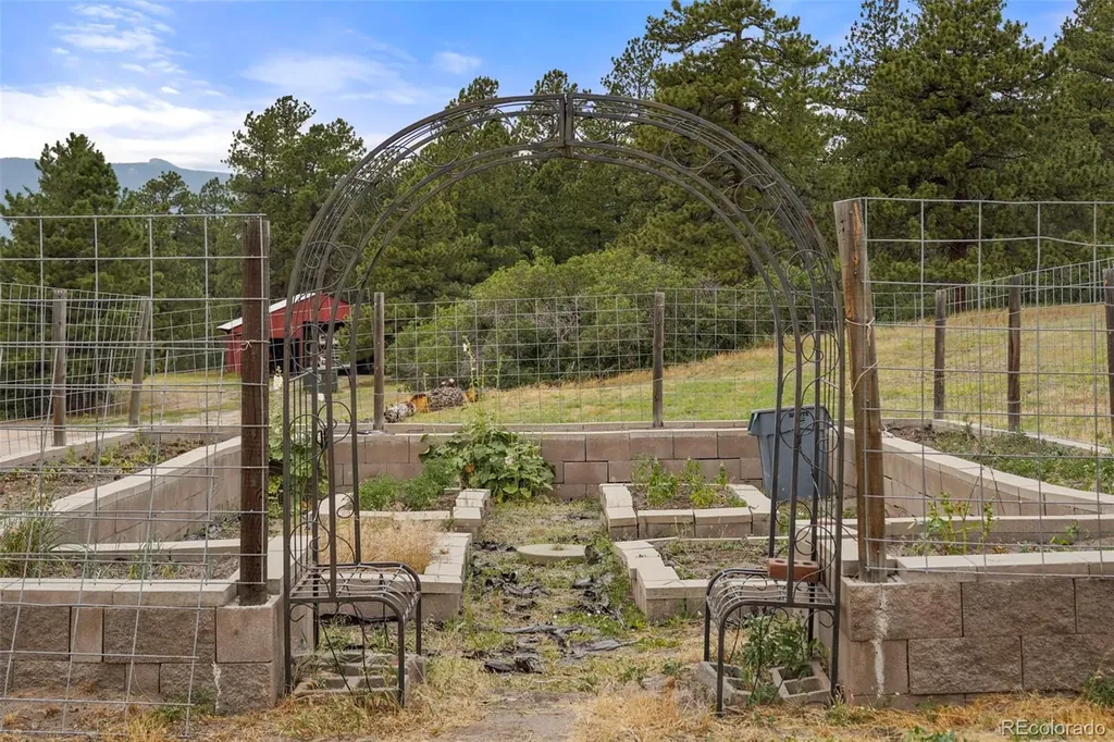 9610 S Perry Park Road Larkspur CO 80118