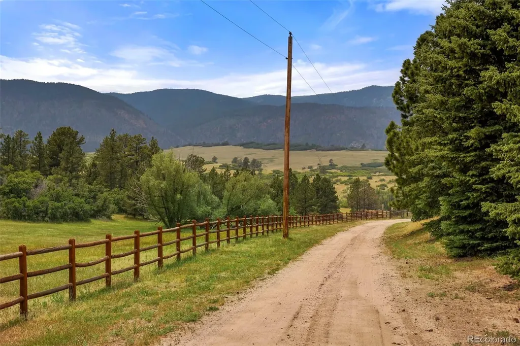 9610 S Perry Park Road Larkspur CO 80118