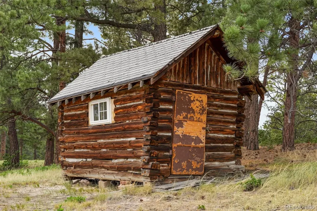 9610 S Perry Park Road Larkspur CO 80118
