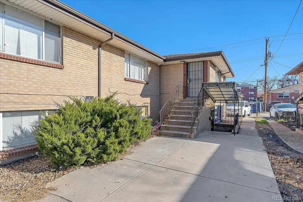 1738 Boston Street Aurora CO 80010