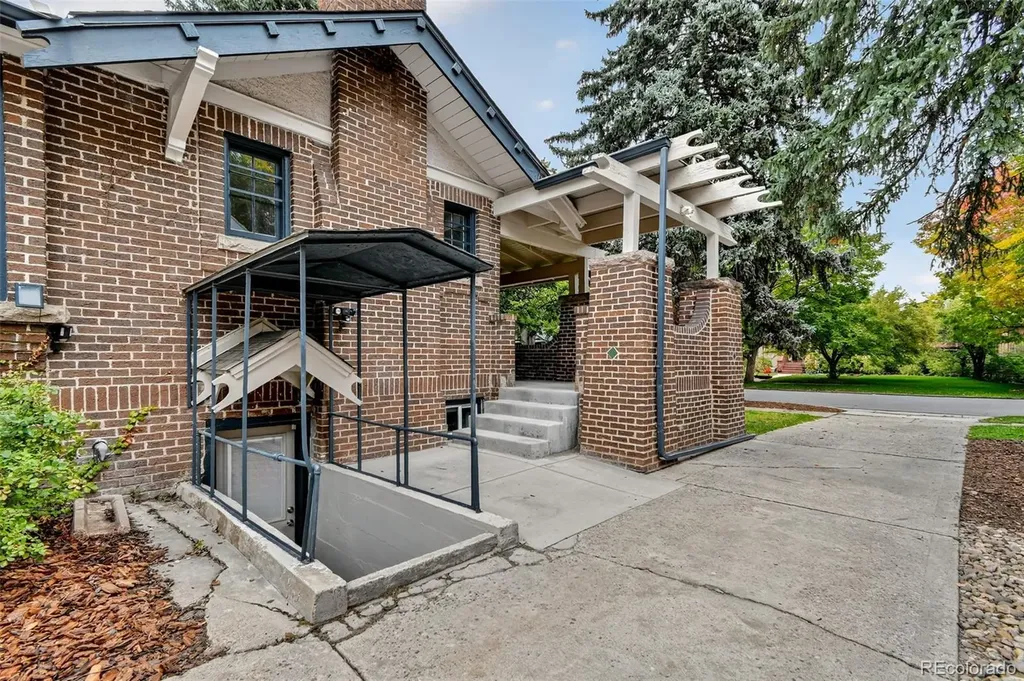 2065 Holly Street Denver CO 80207