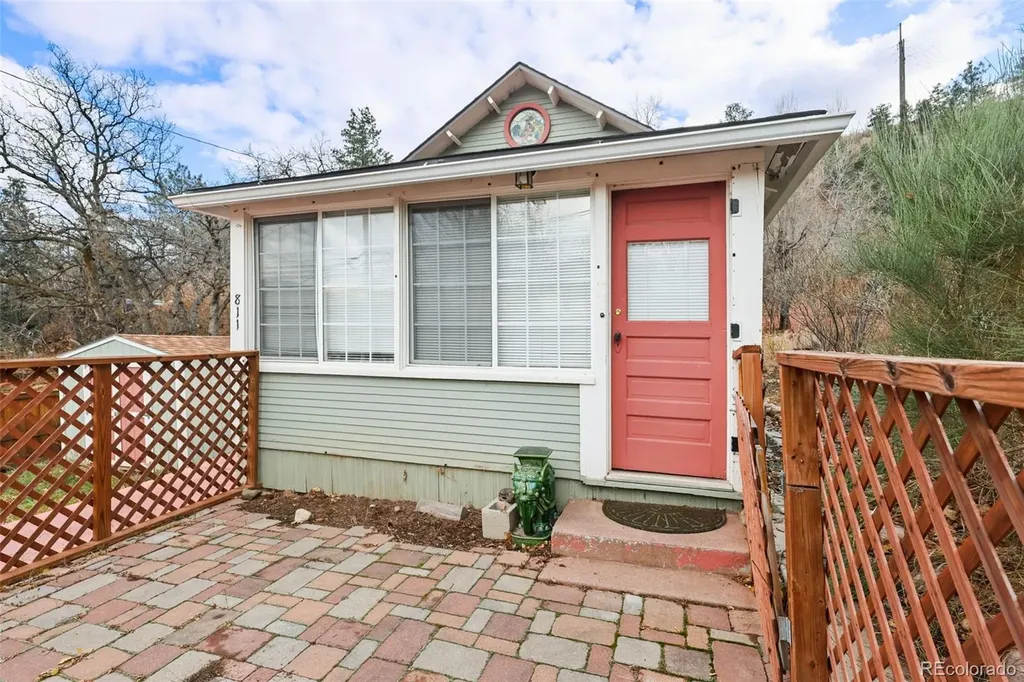 811 Shoshone Place Manitou Springs CO 80829