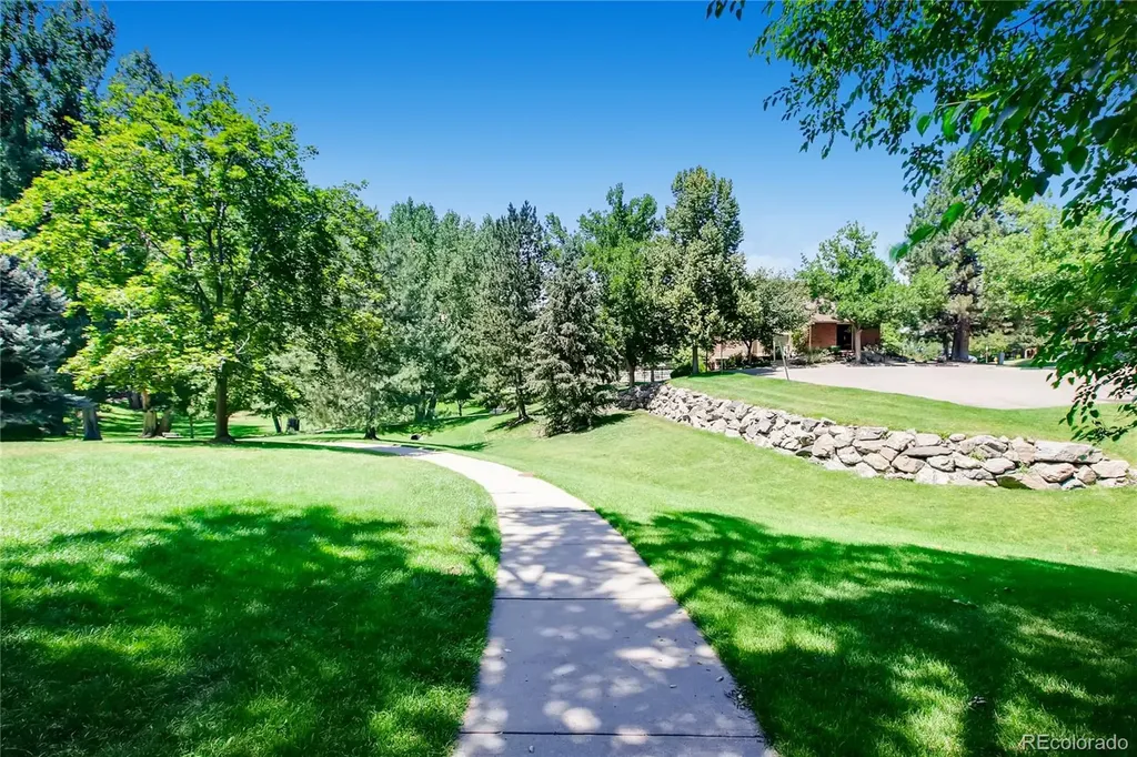 2902 W Long Circle Littleton CO 80120