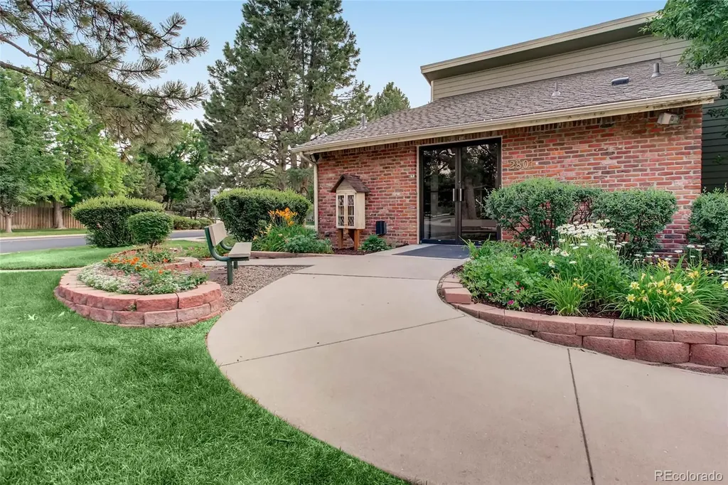 2902 W Long Circle Littleton CO 80120
