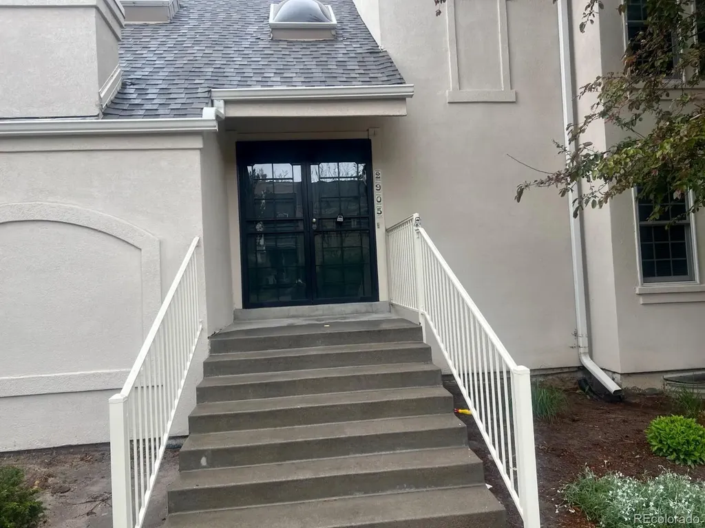 2905 S Vaughn Way Aurora CO 80014
