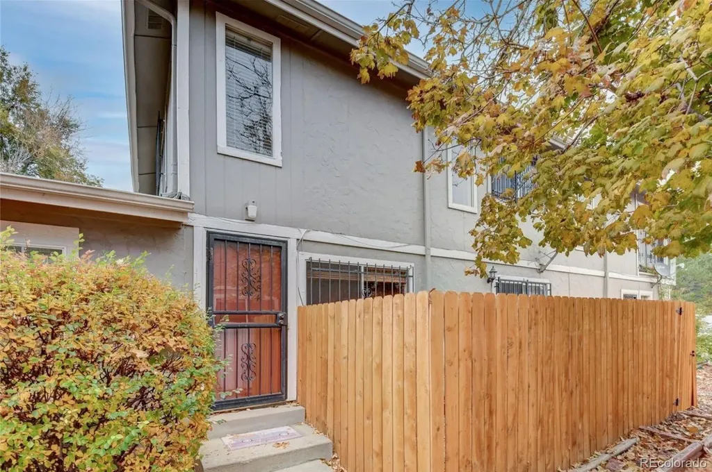 1284 Sable Boulevard Aurora CO 80011