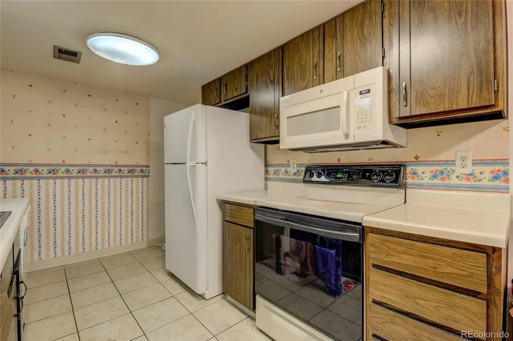 1284 Sable Boulevard Aurora CO 80011