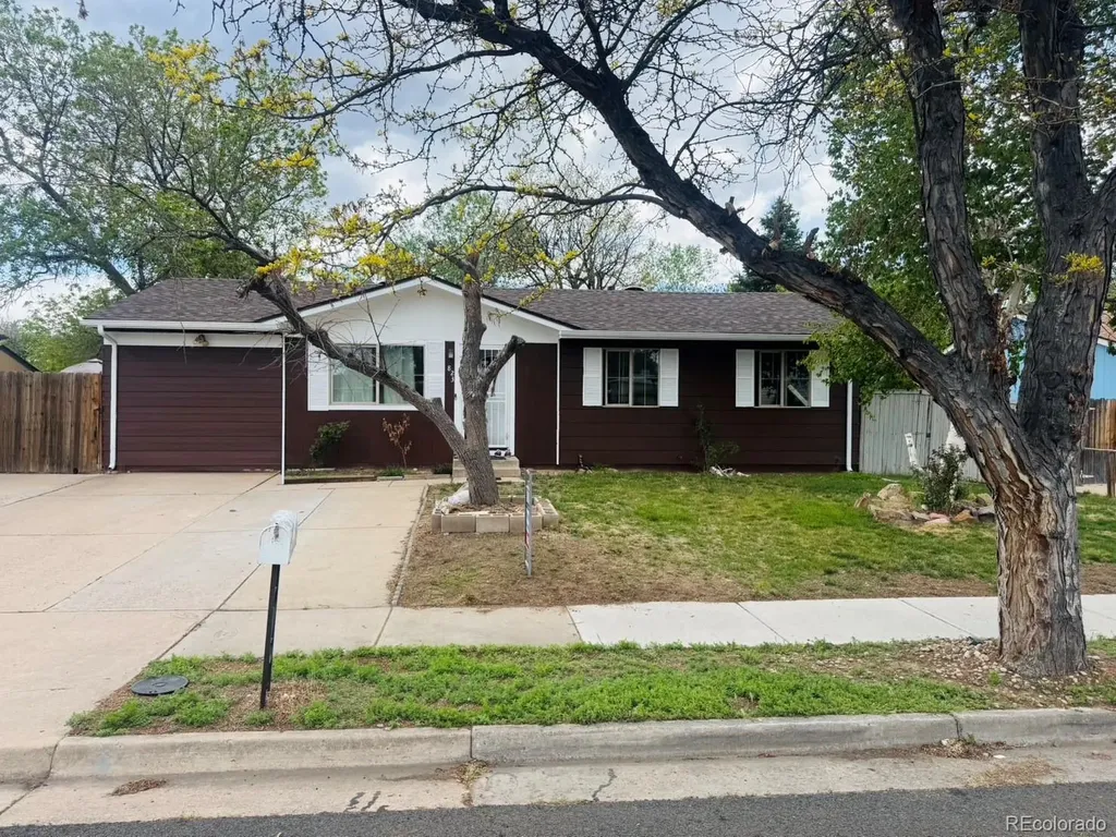 823 S Moline Street Aurora CO 80012