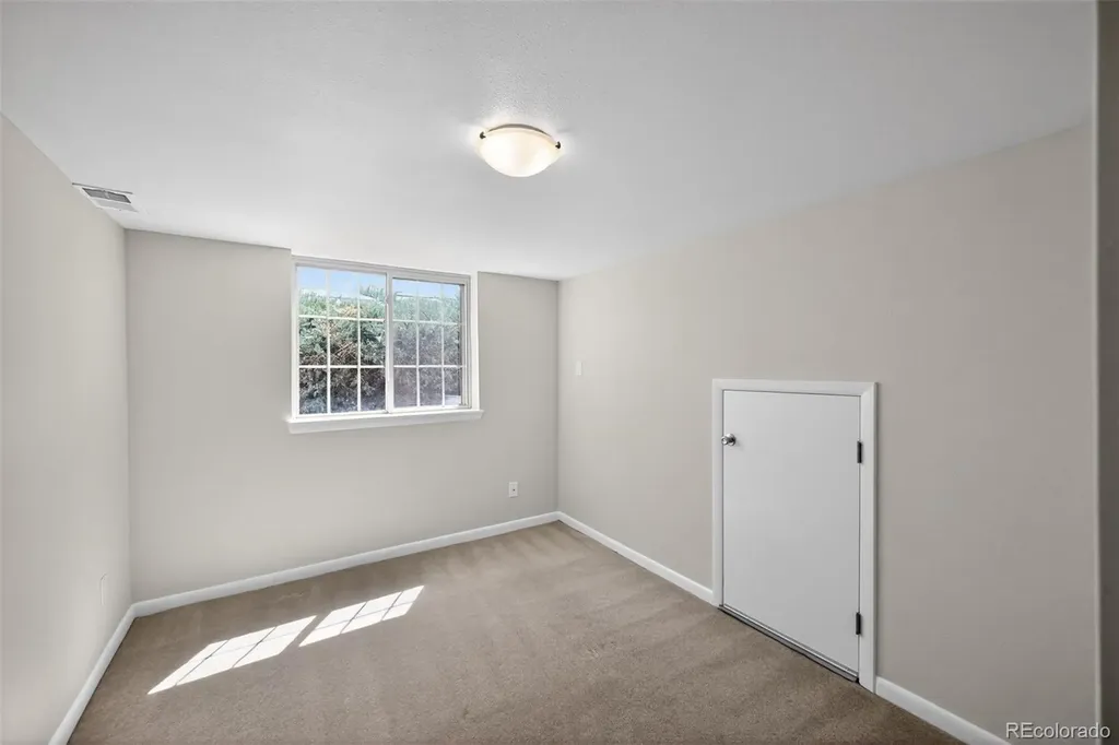 2201 Oakland Street Aurora CO 80010