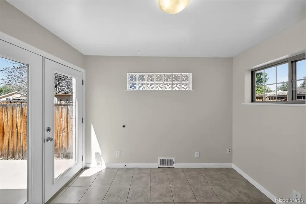2201 Oakland Street Aurora CO 80010