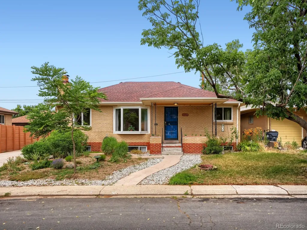 1009 Kenton Street Aurora CO 80010