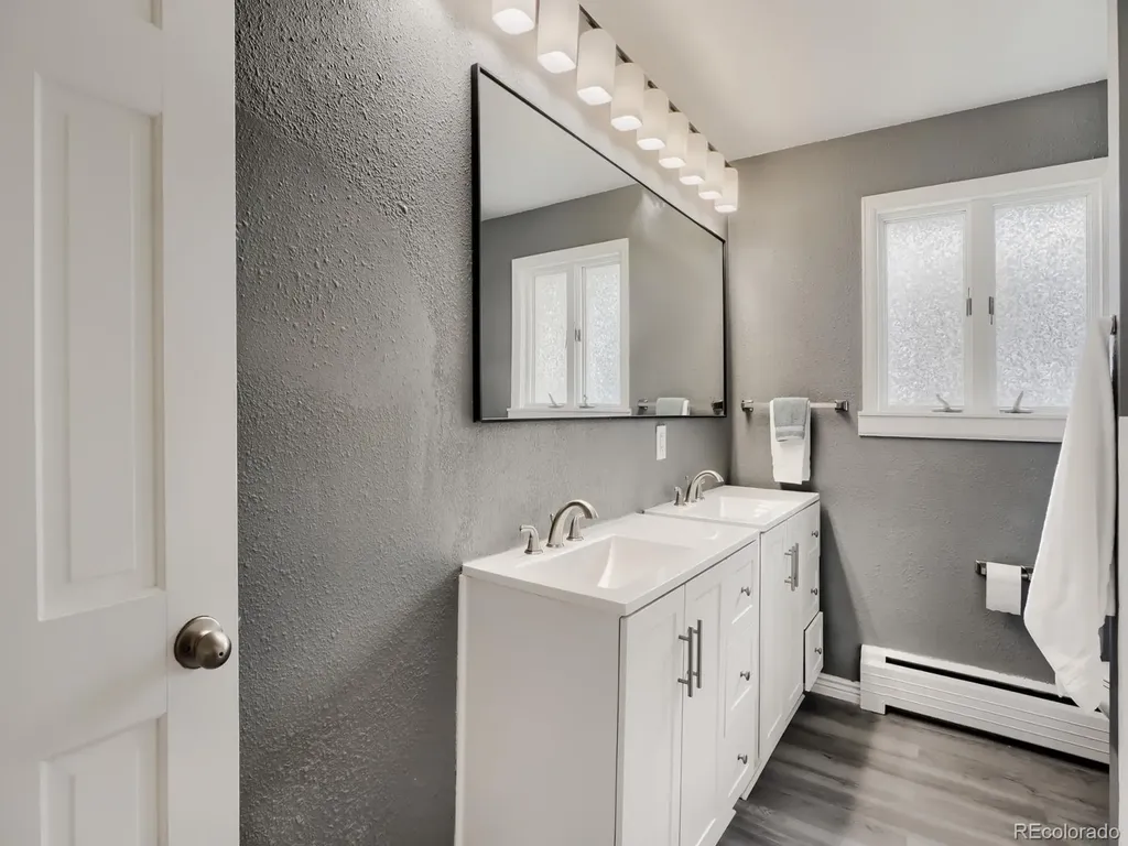 1009 Kenton Street Aurora CO 80010