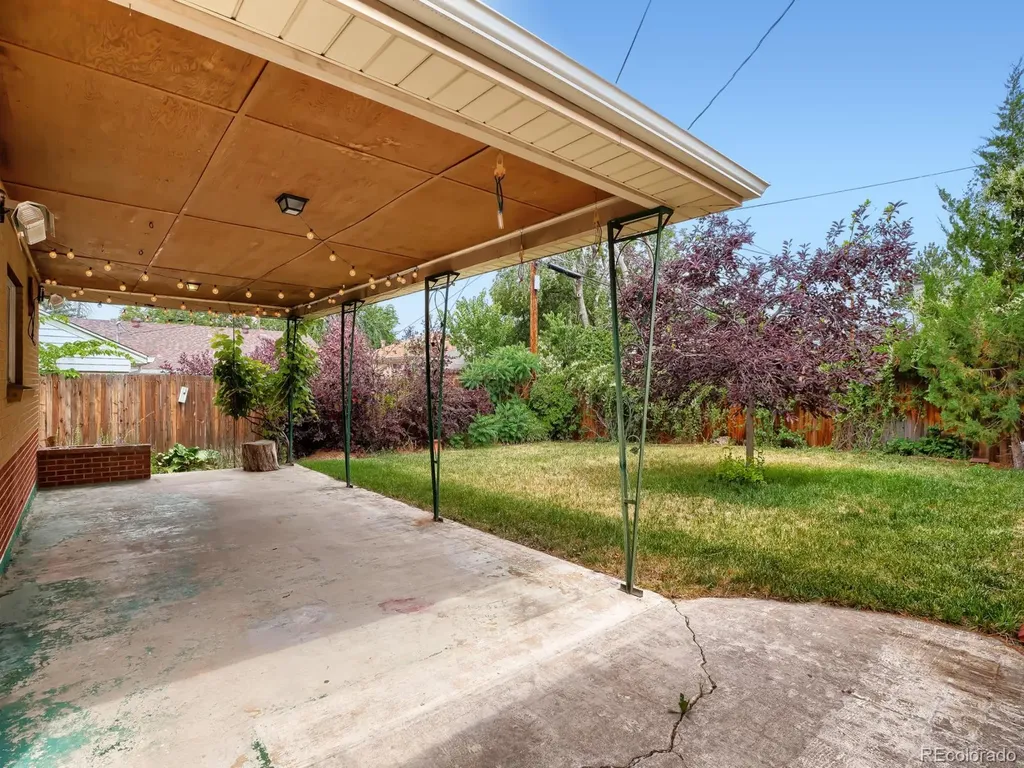 1009 Kenton Street Aurora CO 80010