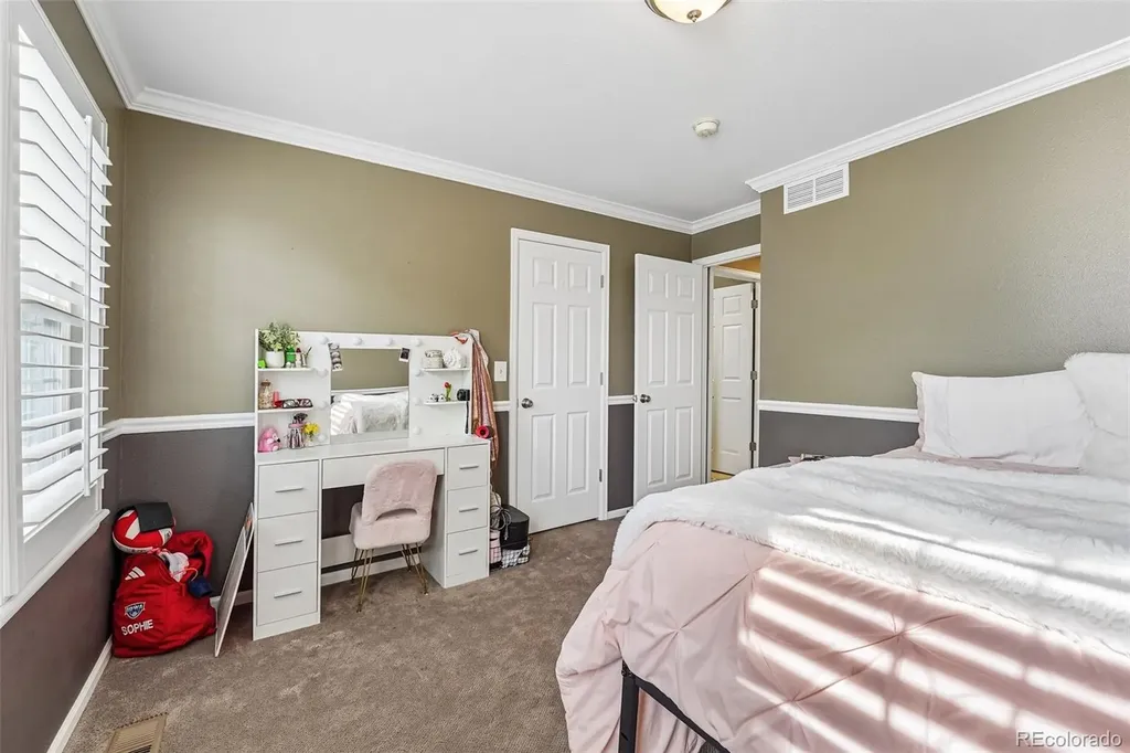 10053 Heywood Street Littleton CO 80130