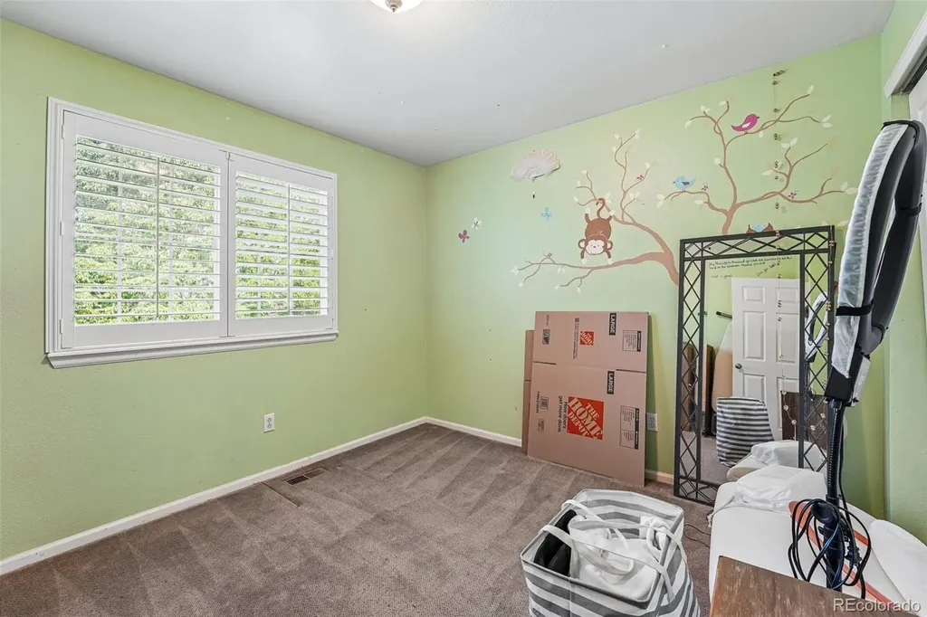 10053 Heywood Street Littleton CO 80130
