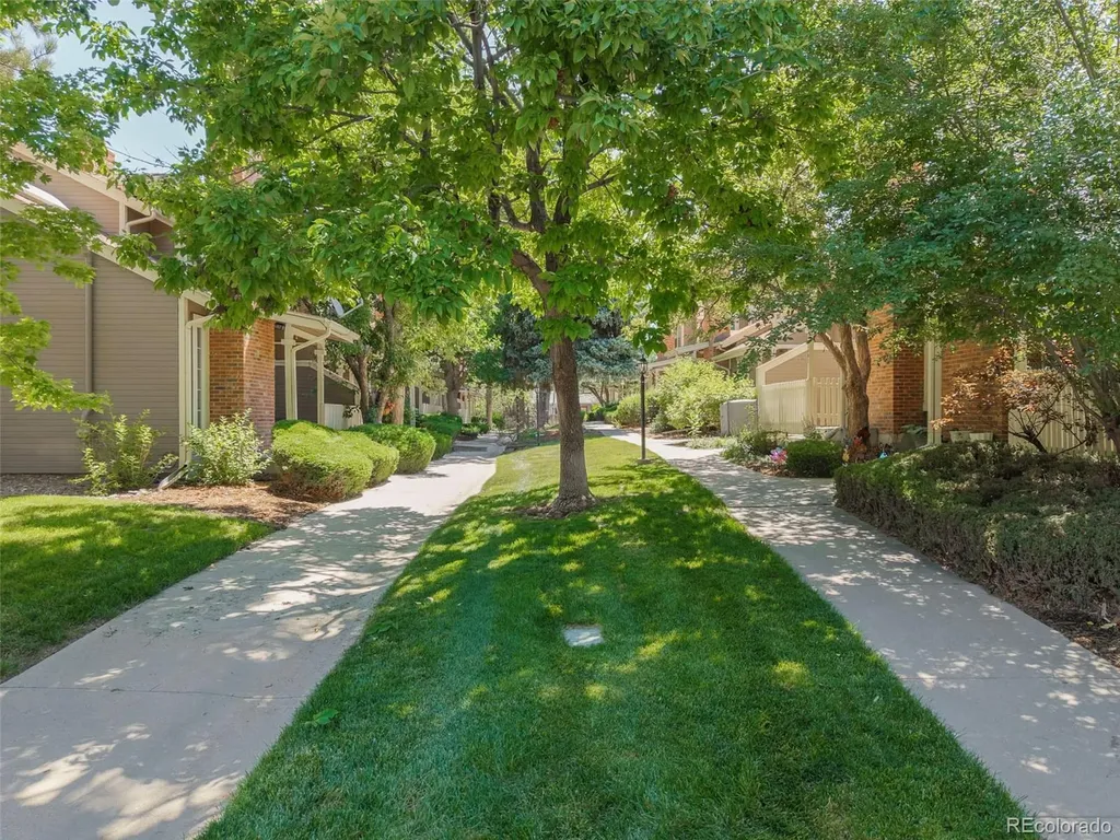 1930 S Helena Street Aurora CO 80013