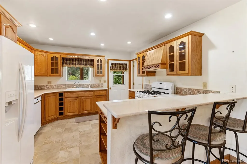 2401 Lakemoor Florissant CO 80816