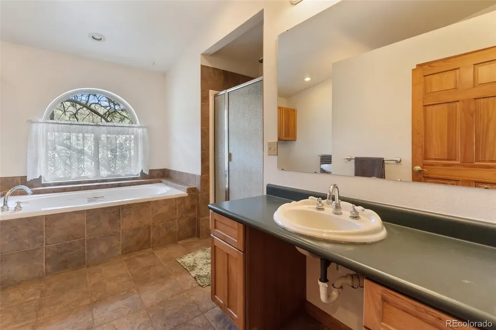 2401 Lakemoor Florissant CO 80816