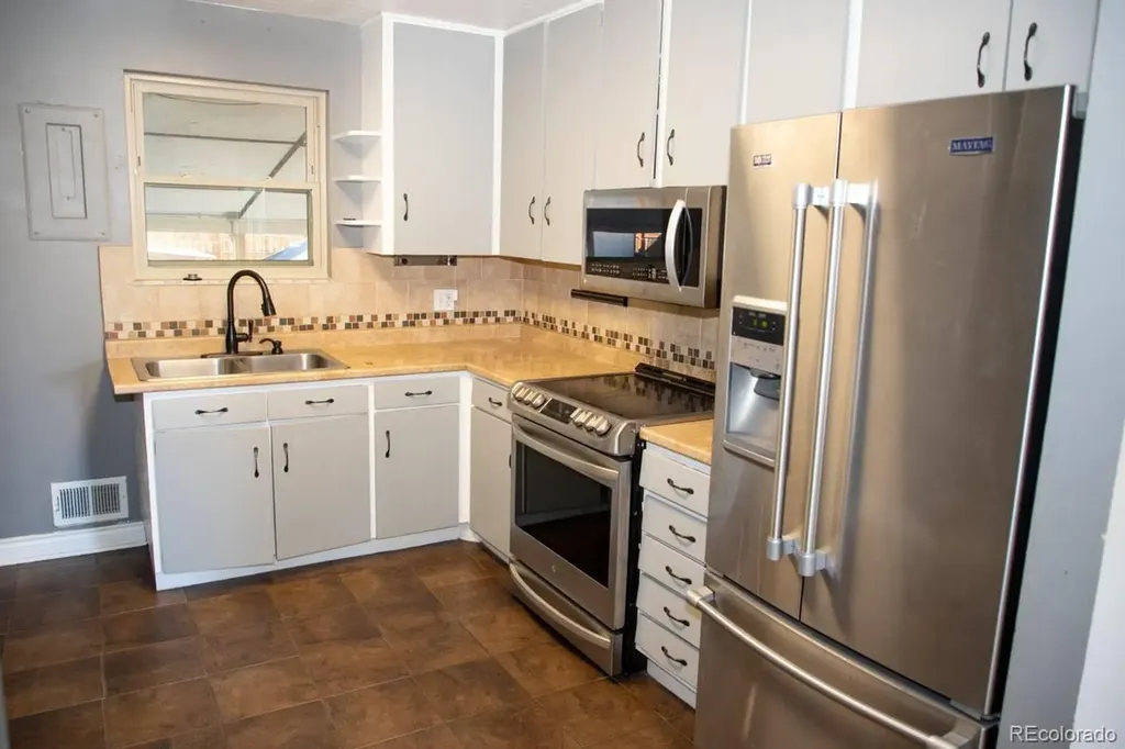 2143 Fisher Way Denver CO 80233