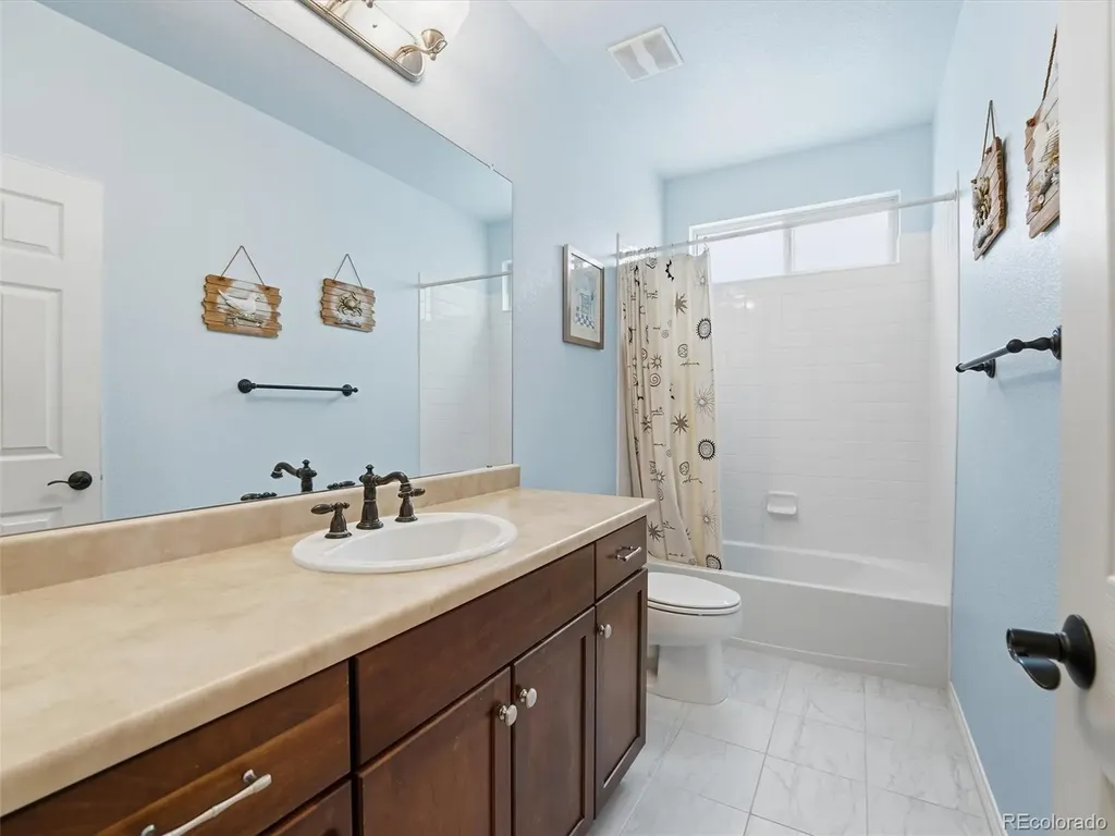 6945 S Robertsdale Way Aurora CO 80016