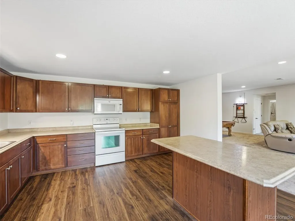 6945 S Robertsdale Way Aurora CO 80016